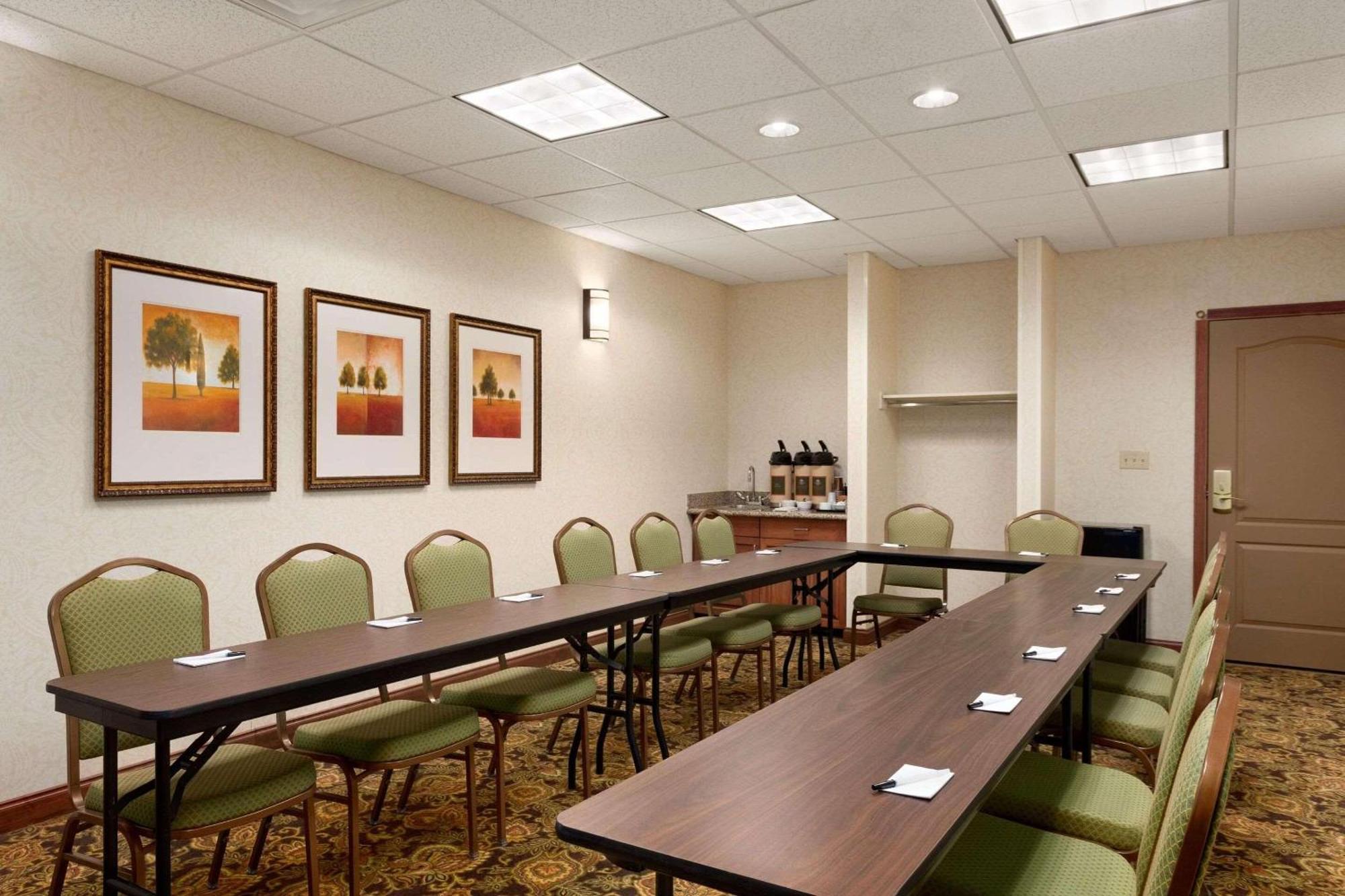 Country Inn & Suites By Radisson, Washington At Meadowlands, Pa Exterior photo